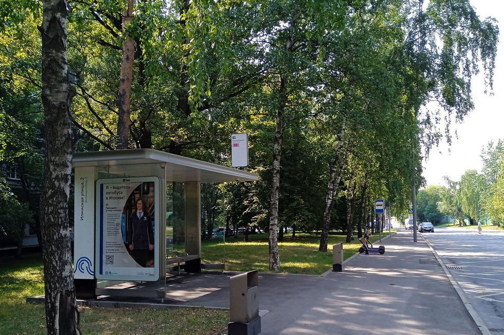 Фотография рекламного носителя, тип: Остановка 1.8x1.2, адрес: Угличская ул., д.4, ост. Илимская ул., 2, Москва, Россия. Сторона Б №999022