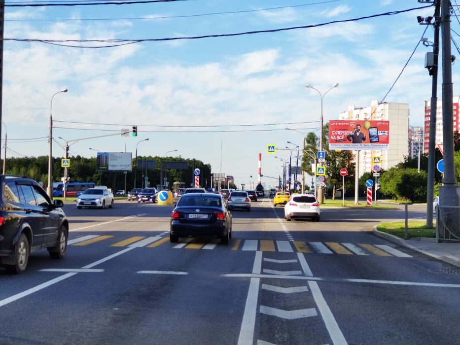 Фотография рекламного носителя, тип: Билборд 3x6, адрес: Боровское ш., д. 35, Москва, Россия. Сторона А1 №824524