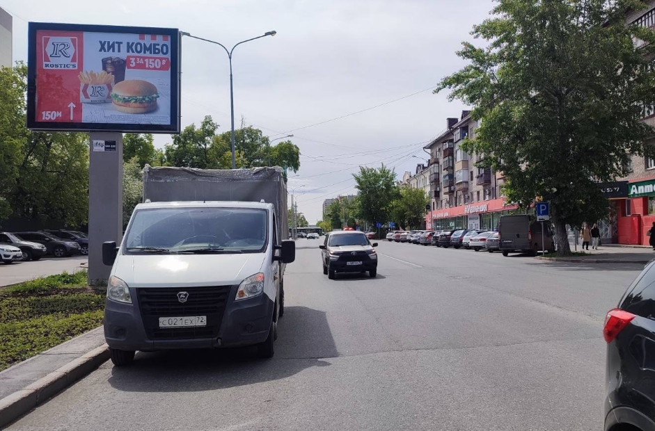 Фотография рекламного носителя, тип: Ситиборд 2.7x3.7, адрес: Холодильная ул., д.120, Тюмень, Тюменская область, Россия. Сторона Б1 №991785