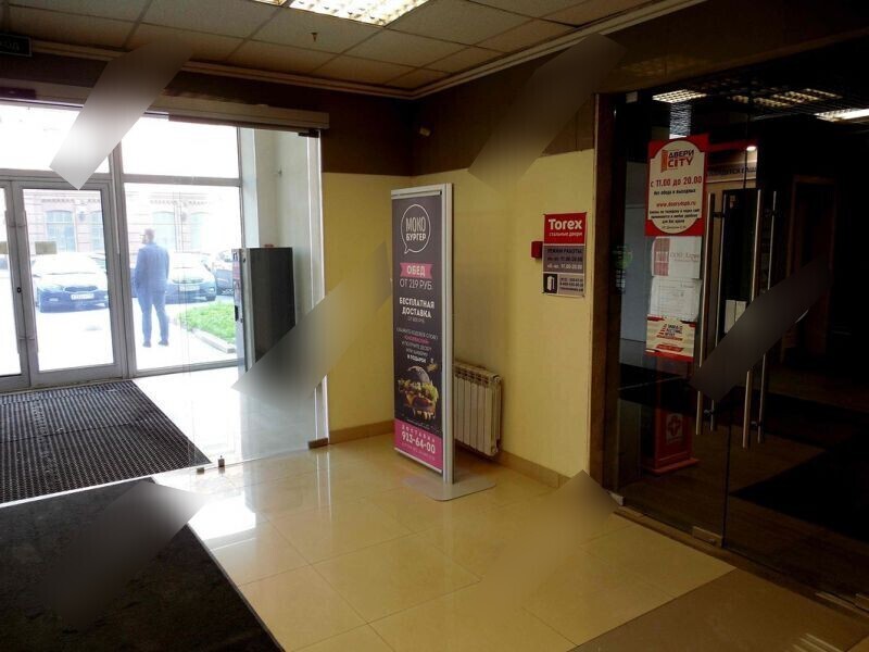 Фотография рекламного носителя, тип: Диспенсер листовок, адрес: Бизнес-центр «Смоленский», Уральская ул., д.4, Санкт-Петербург, Россия. Сторона/вариант №657522