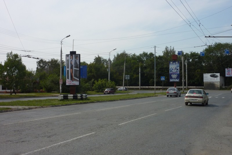 Фотография рекламного носителя, тип: Пиллар 3x1.4, адрес: Голикова пр-т., у "Ежевики", Курган, Курганская область, Россия. Сторона А1 №478399