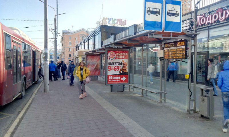 Фотография рекламного носителя, тип: Остановка 1.8x1.2, адрес: Советская ул., д.10, поз.1, Тула, Тульская область, Россия. Сторона A №805961