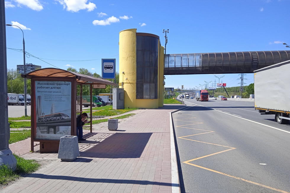 Фотография рекламного носителя, тип: Остановка 1.8x1.2, адрес: МКАД, 87 000м, д.8, Москва, Россия. Сторона Б №955693