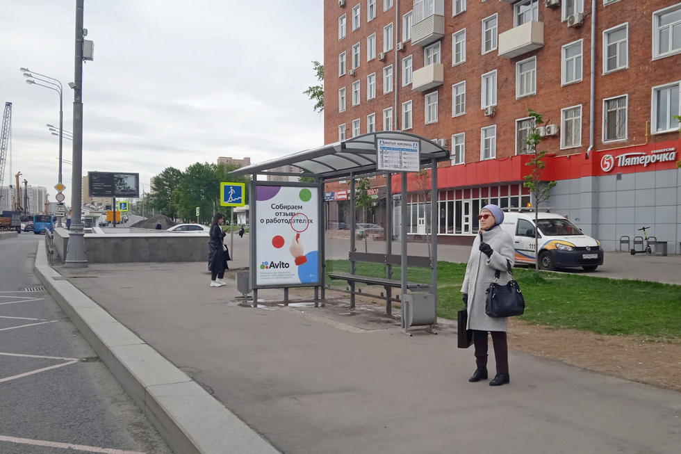 Фотография рекламного носителя, тип: Остановка 1.8x1.2, адрес: Дмитровское ш., ост. к/т Комсомолец, Москва, Россия. Сторона А №996339