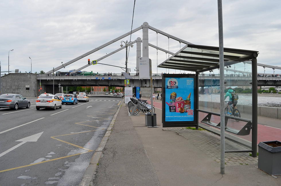 Фотография рекламного носителя, тип: Остановка 1.8x1.2, адрес: Фрунзенская наб., поз.1, Москва, Россия. Сторона А №335216