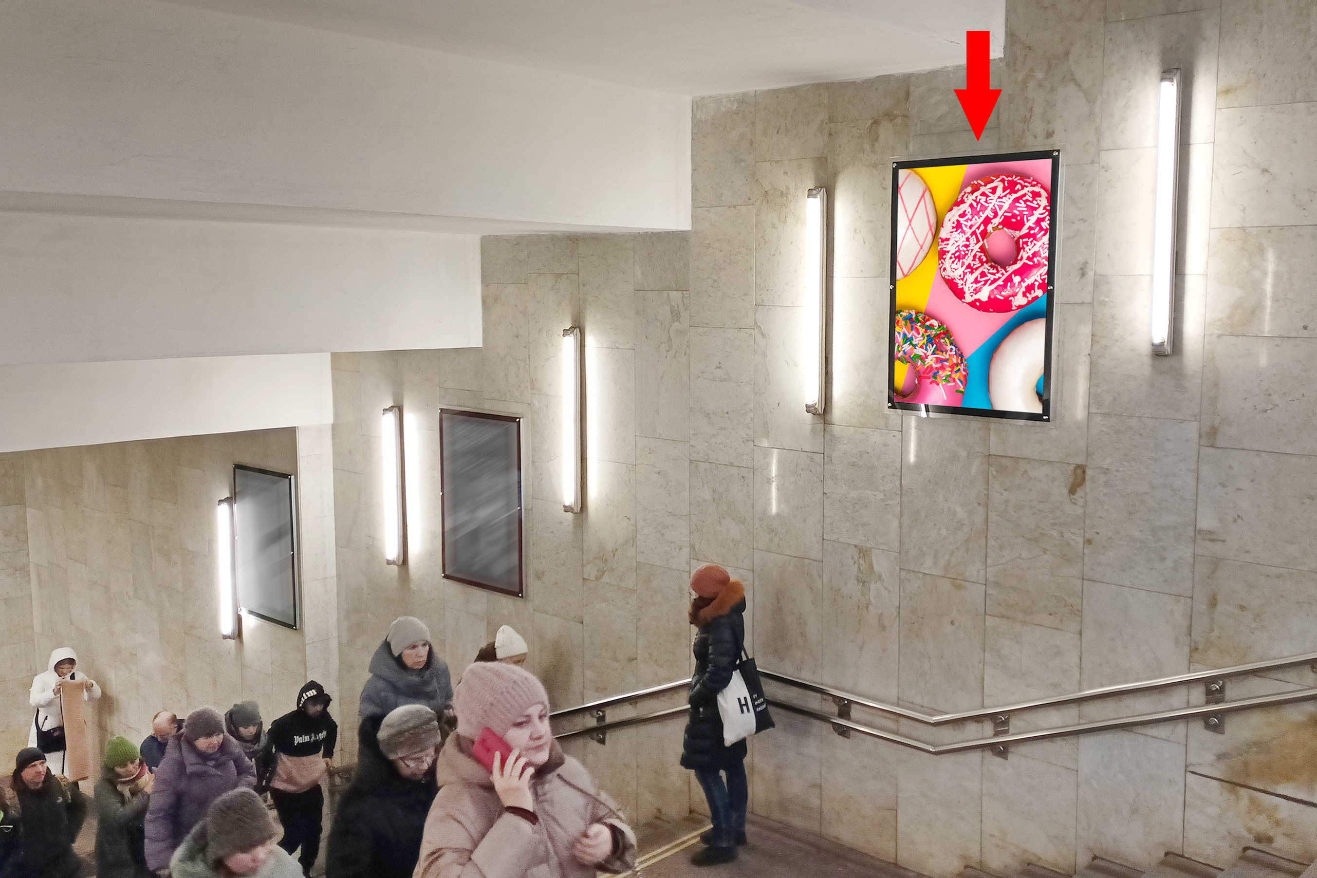 Фотография рекламного носителя, тип: Кристалайт, адрес: Станция метро «Медведково», линия Калужско-Рижская, Москва, Россия. Сторона/вариант A №1055316