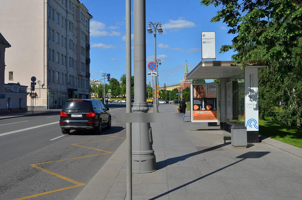 Фотография рекламного носителя, тип: Остановка 1.8x1.2, адрес: Волхонка ул., д.5/6, Москва, Россия. Сторона A №832443