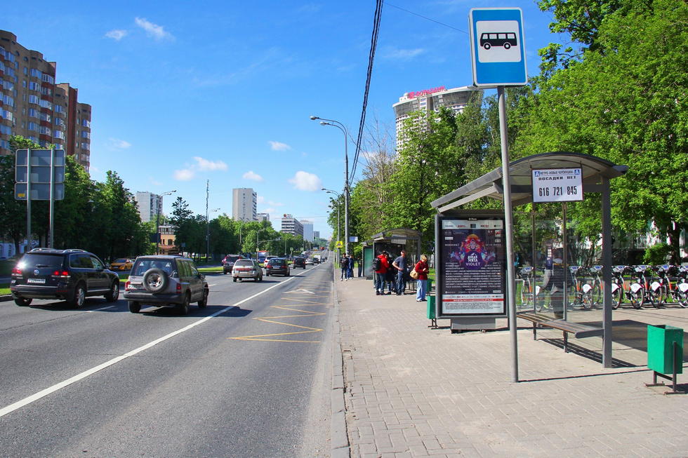 Фотография рекламного носителя, тип: Остановка 1.8x1.2, адрес: Профсоюзная ул., Москва, Россия. Сторона А №335053