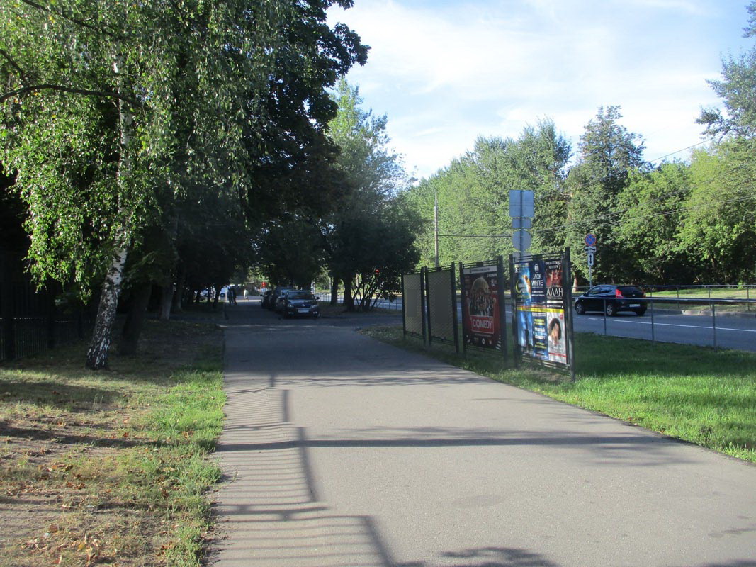 Фотография рекламного носителя, тип: Афиша 1.75x1.8, адрес: Живописная ул., д.32, поз.1, стенд 1, Москва, Россия. Сторона А2 №865192