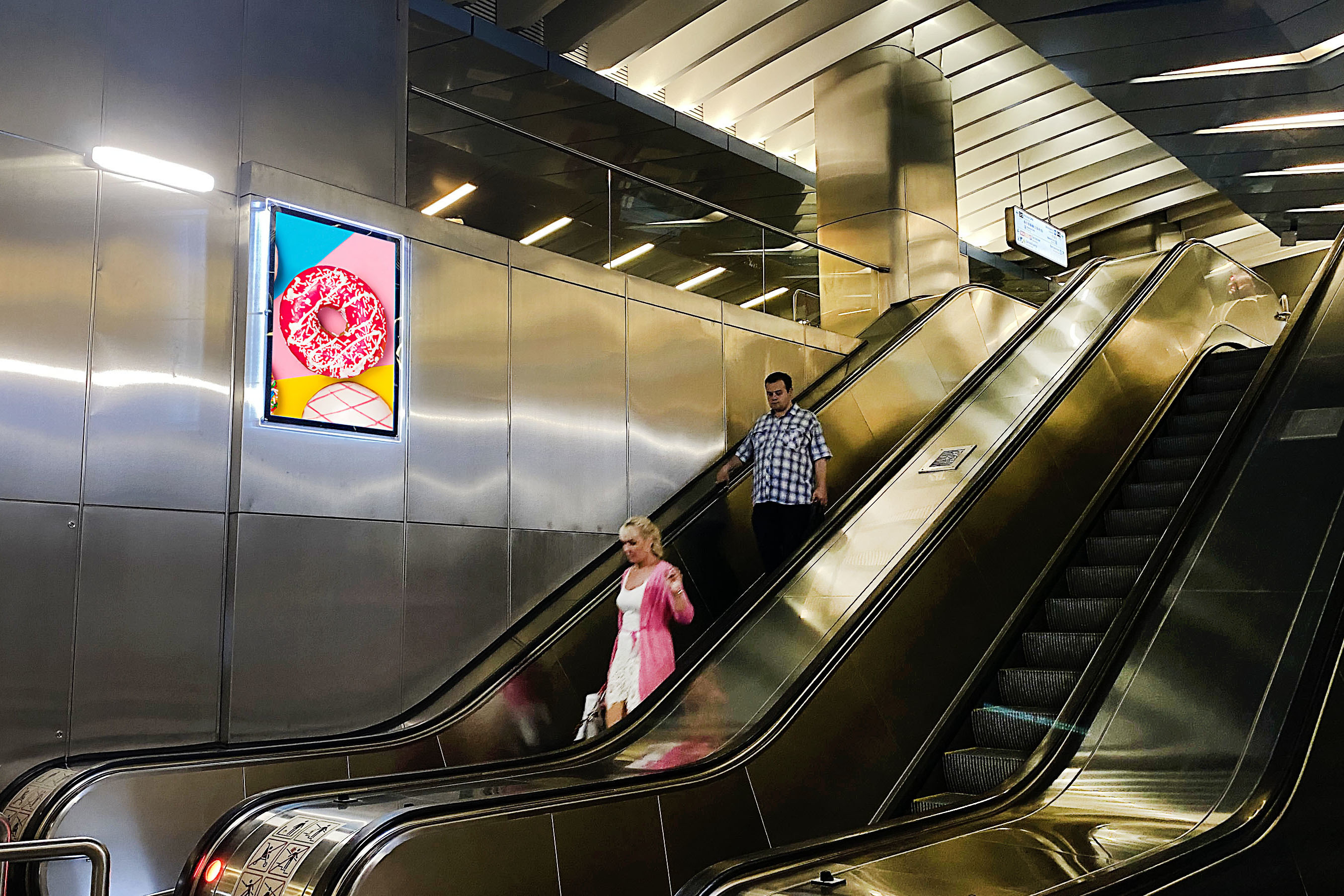 Фотография рекламного носителя, тип: Кристалайт, адрес: Станция метро «Деловой Центр», линия Солнцевская, Москва, Россия. Сторона/вариант №1001900