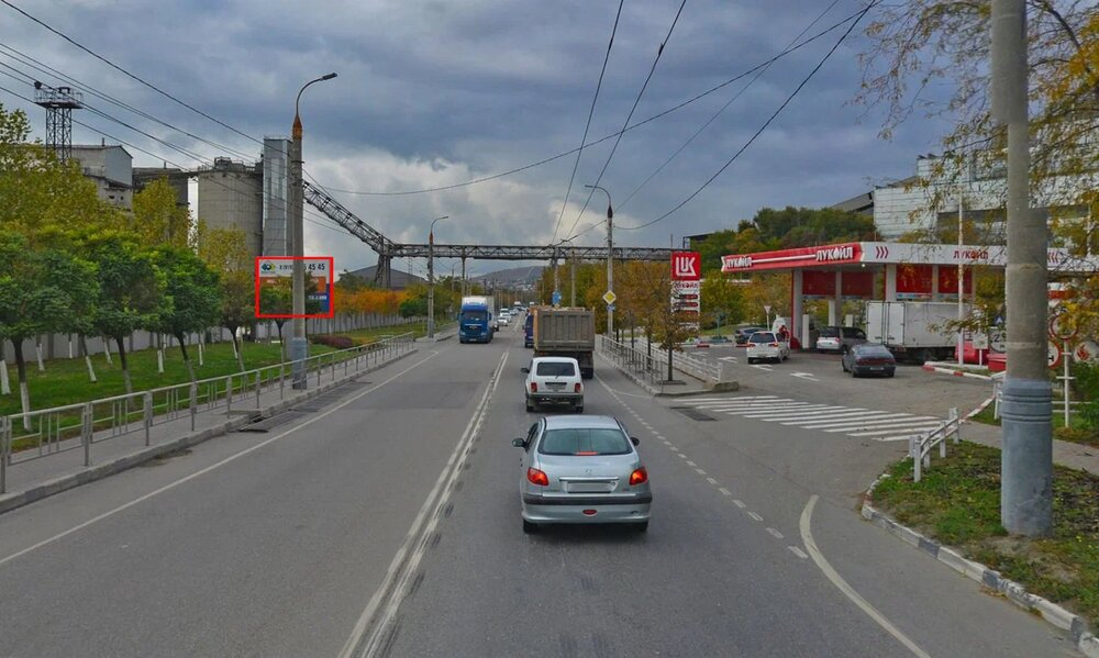 Фотография рекламного носителя, тип: Билборд 3x4, адрес: Сухумское ш., АЗС Лукойл, Новороссийск, Краснодарский край, Россия. Сторона Б №1026563