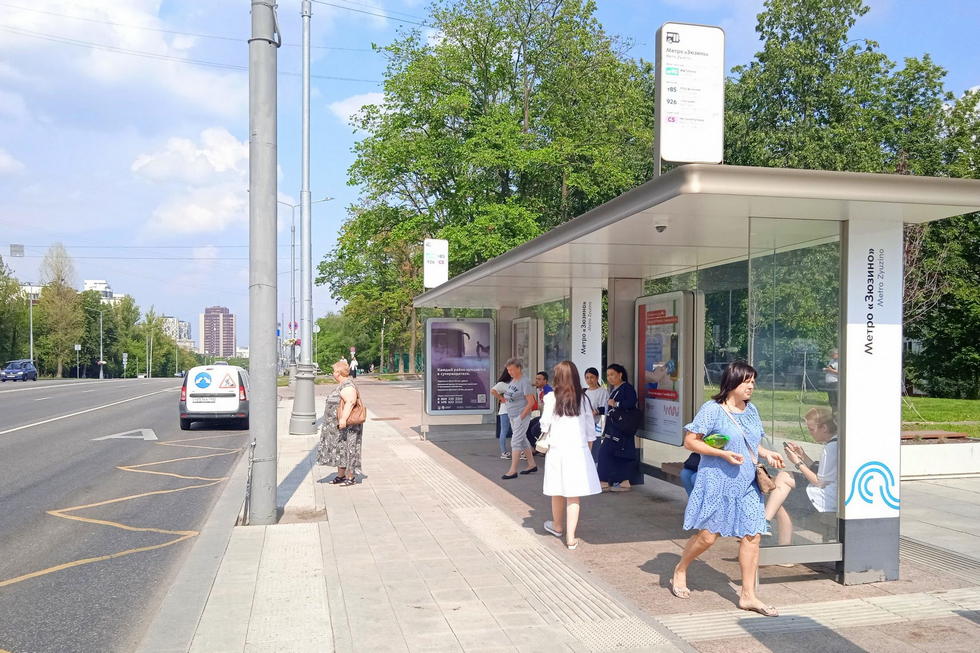 Фотография рекламного носителя, тип: Остановка 1.8x1.2, адрес: Севастопольский пр-т., д.73, Москва, Россия. Сторона А №933843