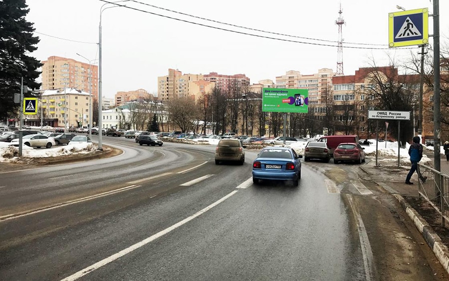 Фотография рекламного носителя, тип: Билборд 3x6, адрес: Революции пл., д.9, Истра, Московская область, Россия. Сторона A №653289