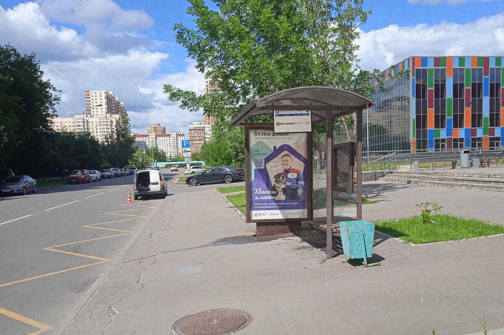 Фотография рекламного носителя, тип: Остановка 1.8x1.2, адрес: Вишневской Галины ул., ост. Новокосинская ул., д.51, Москва, Россия. Сторона A №984252