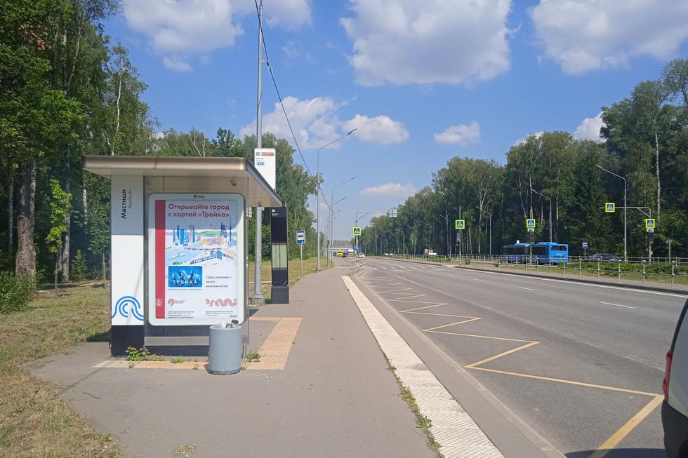 Фотография рекламного носителя, тип: Остановка 1.8x1.2, адрес: Сосенское пос., Проектируемый пр-зд. 7157, СНТ Филатов Луг- 2, д.12, Москва, Россия. Сторона Б №983895