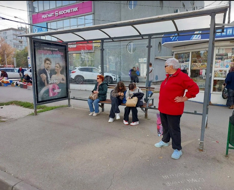 Фотография рекламного носителя, тип: Остановка 1.8x1.2, адрес: Клиническая ул., д.41 Х Чернореченская ул., Самара, Самарская область, Россия. Сторона A1 №1076100