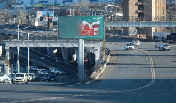 Фотография рекламного носителя, тип: Билборд 3x6, адрес: Красного знамени пр-т., д.45, мост, Владивосток, Приморский край, Россия. Сторона А1 №767238