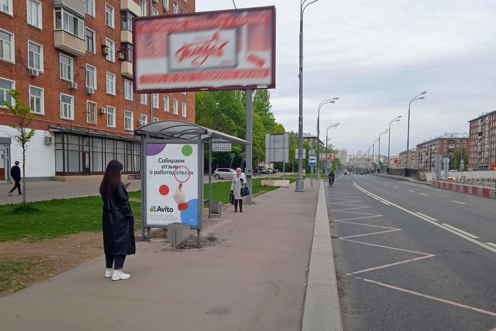 Фотография рекламного носителя, тип: Остановка 1.8x1.2, адрес: Дмитровское ш., ост. к/т Комсомолец, Москва, Россия. Сторона Б №996338