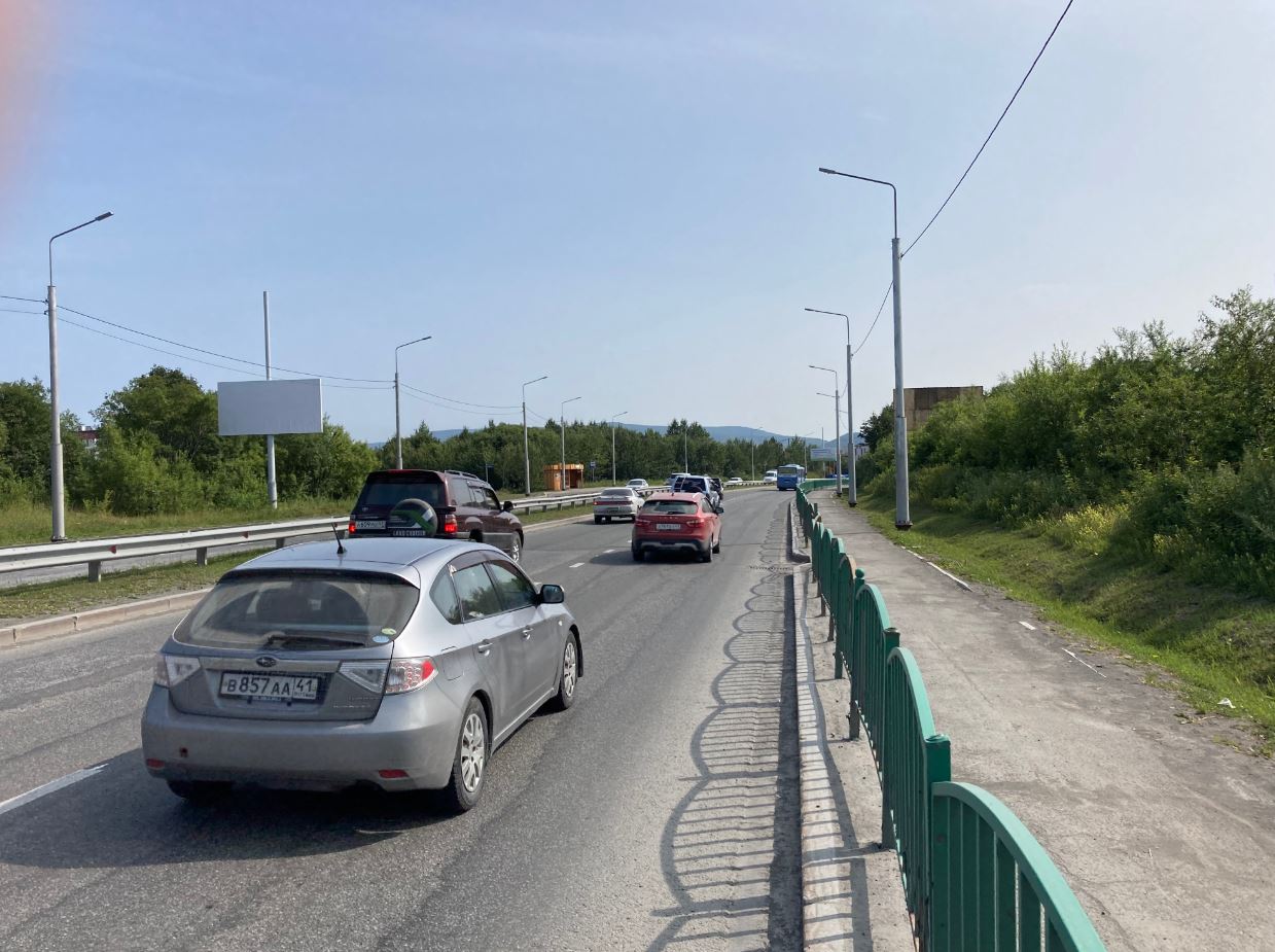 Фотография рекламного носителя, тип: Билборд 3x6, адрес: Северо-Восточное ш, поз.3, Петропавловск-Камчатский, Камчатский край, Россия. Сторона Б №993388