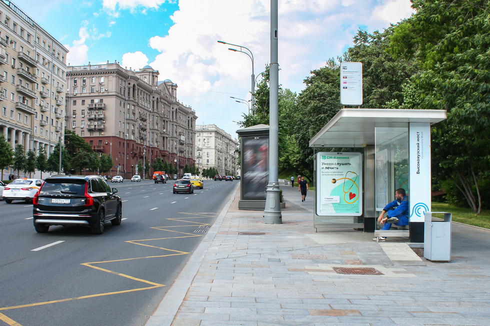 Фотография рекламного носителя, тип: Остановка 1.8x1.2, адрес: Земляной Вал ул., д.50Ас3, ост. Высокояузский мост, поз.1, Москва, Россия. Сторона А1 №706765