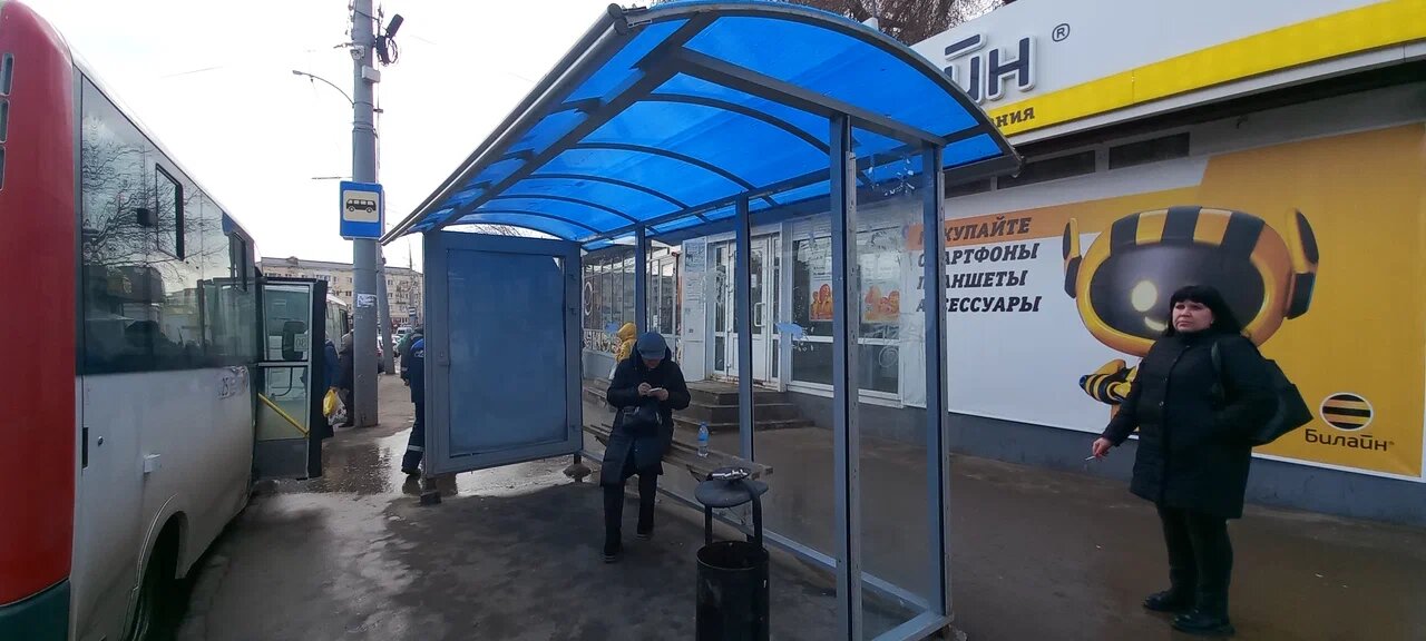 Фотография рекламного носителя, тип: Остановка 1.8x1.2, адрес: Привокзальная пл., поз.1, Саратов, Саратовская область, Россия. Сторона A №837723