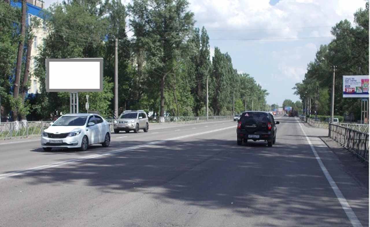 Фотография рекламного носителя, тип: Билборд 3x6, адрес: Харьковская ул., д.8, на 892 850 м, Новошахтинск, Ростовская область, Россия. Сторона Б №1093599