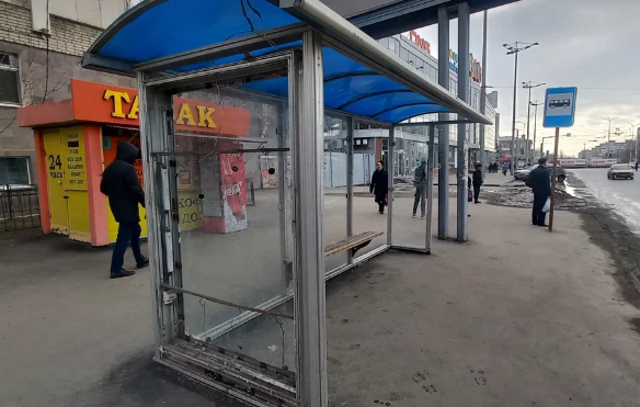 Фотография рекламного носителя, тип: Остановка 1.8x1.2, адрес: Б. Горная ул., ТК Форум, Саратов, Саратовская область, Россия. Сторона Б №585283