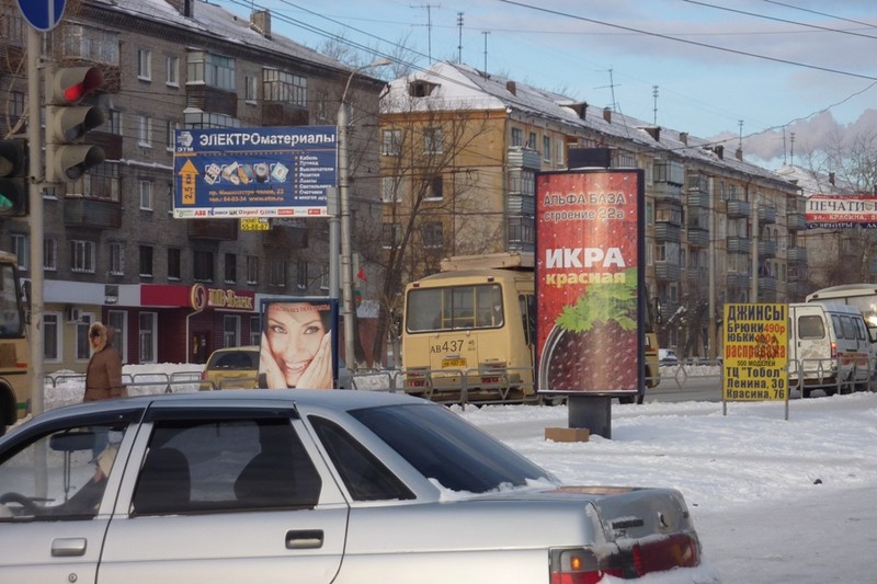 Фотография рекламного носителя, тип: Пиллар 3x1.4, адрес: Машиностроителей пр-т., д.2, Курган, Курганская область, Россия. Сторона А №478401