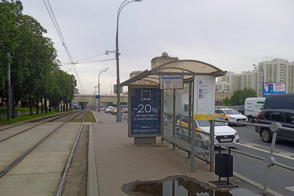 Фотография рекламного носителя, тип: Остановка 1.8x1.2, адрес: Варшавское ш., д.21, Москва, Россия. Сторона А №956393