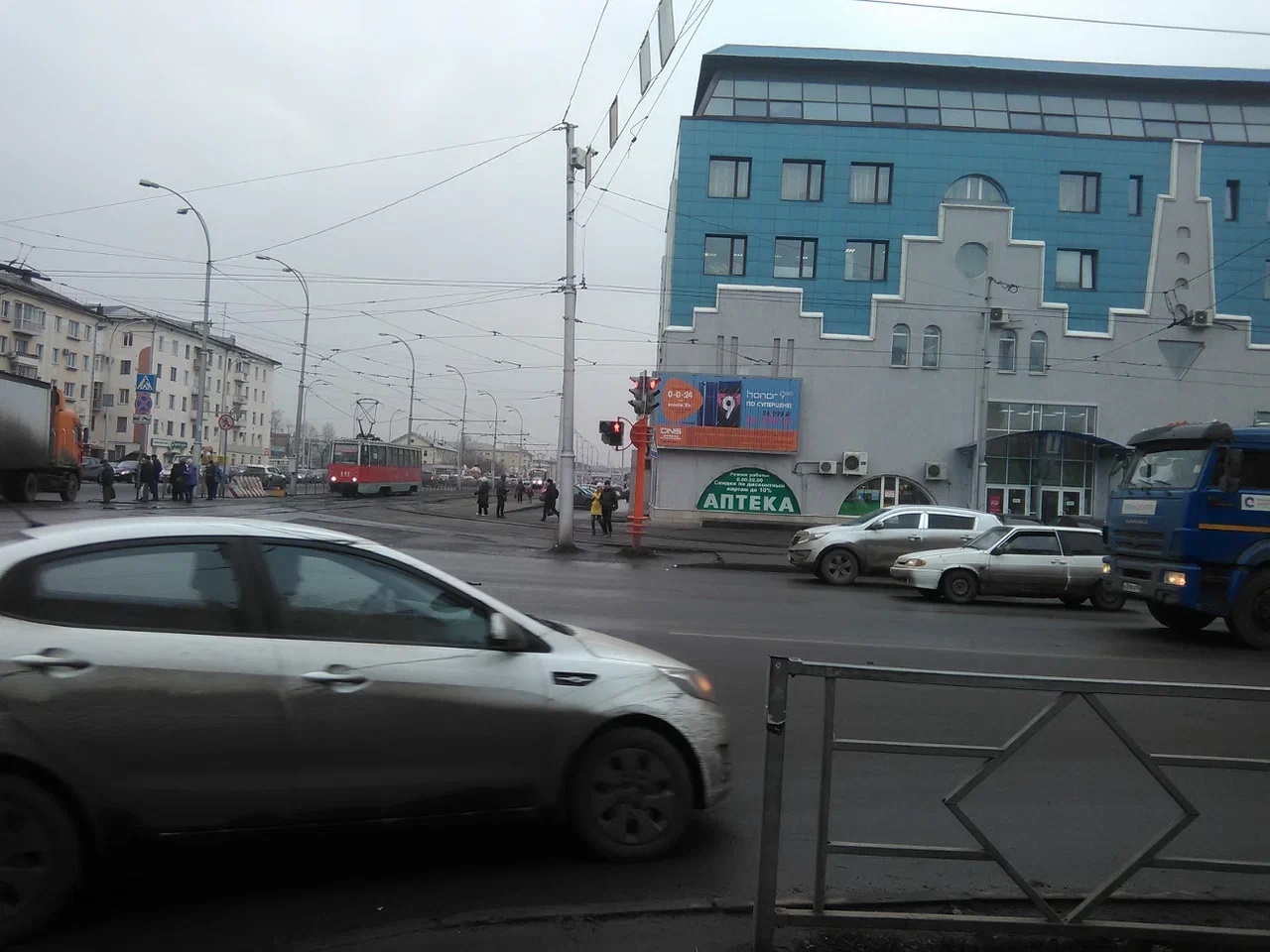 Фотография рекламного носителя, тип: Билборд 3x6, адрес: Кузнецкий пр-т., д.33б Х Советский пр., Кемерово, Кемеровская область, Россия. Сторона А1-А3 №1068244