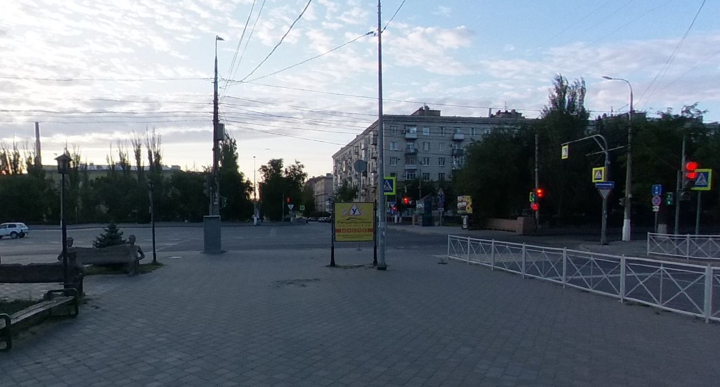 Фотография рекламного носителя, тип: Уличный информационный стенд, адрес: Ленина пл., Дом Офицеров, Волгоград, Волгоградская область, Россия. Сторона B №1077979