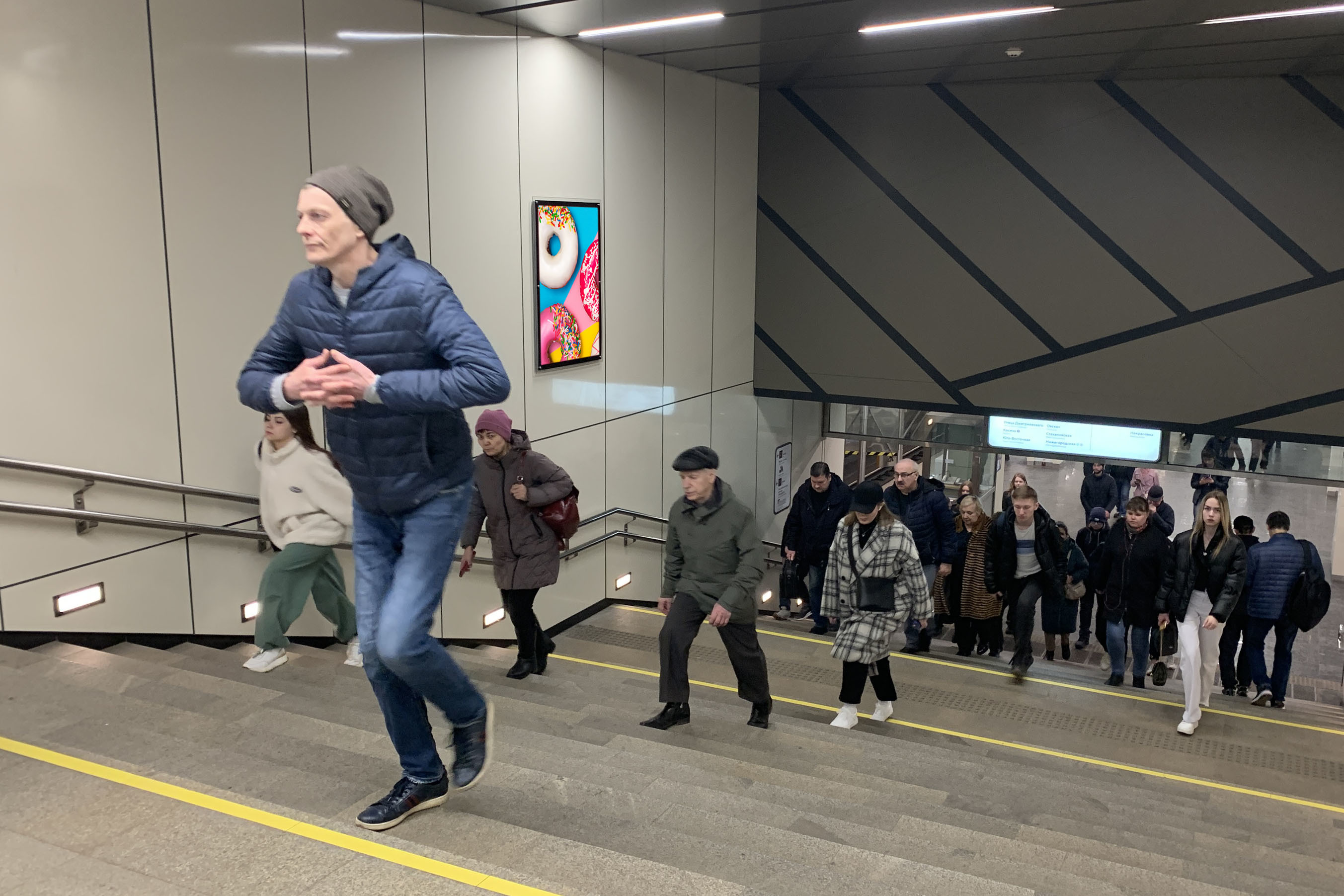 Фотография рекламного носителя, тип: Кристалайт, адрес: Станция метро «Лухмановская», линия Некрасовская, Москва, Россия. Сторона/вариант A №1055310