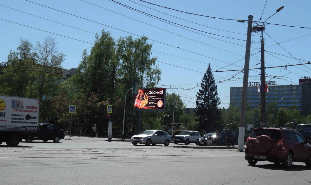 Фотография рекламного носителя, тип: Билборд 3x6, адрес: Строителей пр-т. Х Социалистический пр-т., КРК Мир, Барнаул, Алтайский край, Россия. Сторона Б1 №1051354