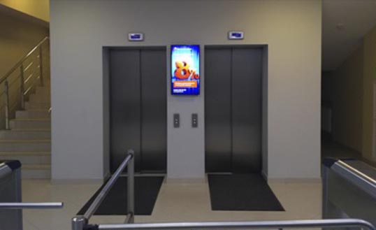 Фотография рекламного носителя, тип: Видеоэкран, адрес: Бизнес-центр «Преображенский двор», Литейный пр-т., д.26, Санкт-Петербург, Россия. Сторона/вариант A №975764