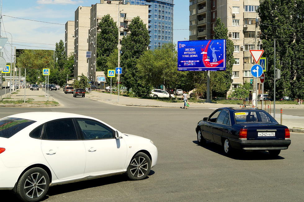 Фотография рекламного носителя, тип: Билборд 3x6, адрес: Маршала Рокоссовского ул. Х Хиросимы ул., Волгоград, Волгоградская область, Россия. Сторона А №337782