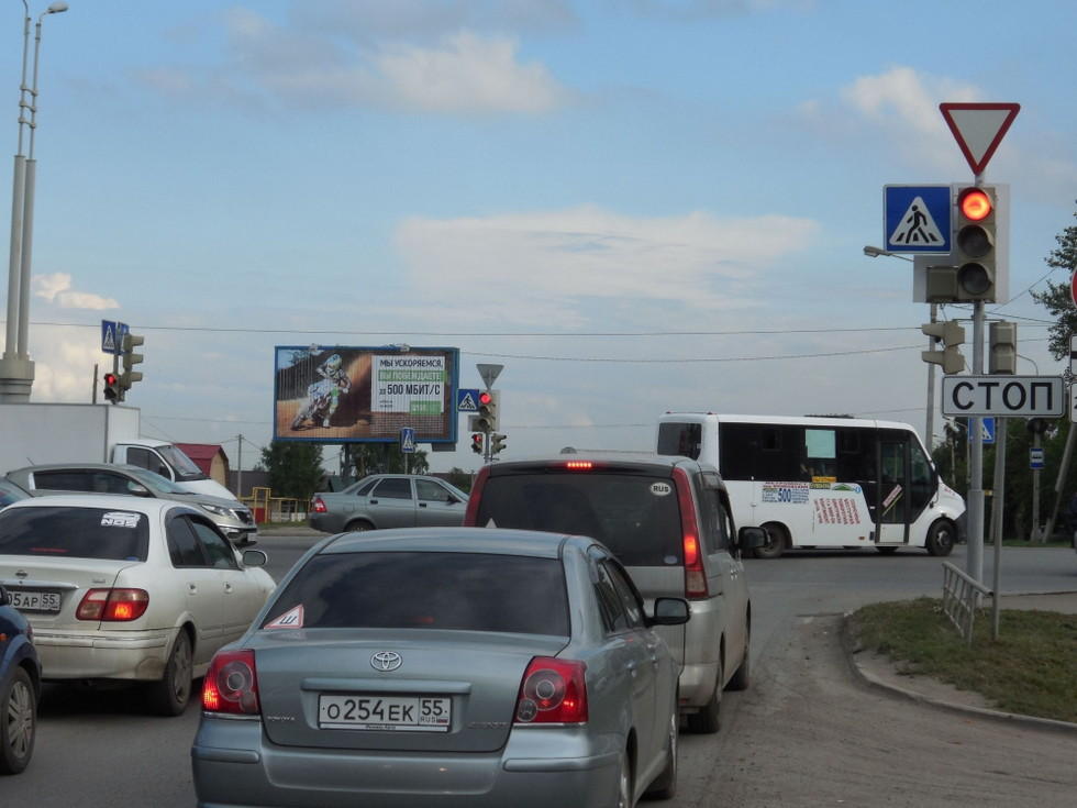 Фотография рекламного носителя, тип: Билборд 3x6, адрес: Енисейская 3-я ул., д.21 X Конева ул., Омск, Омская область, Россия. Сторона В2 №1009765