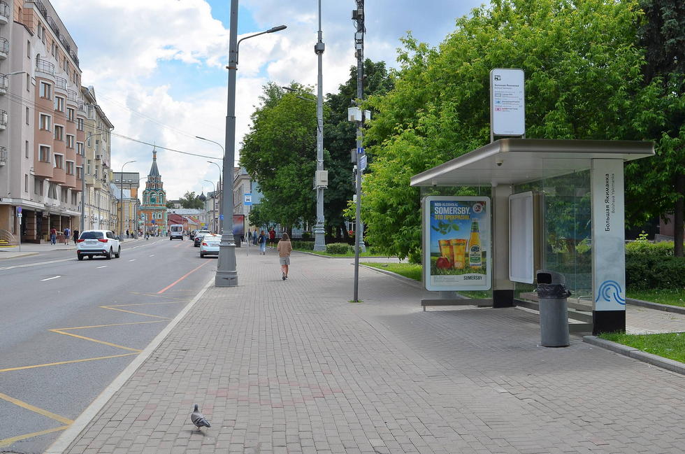 Фотография рекламного носителя, тип: Остановка 1.8x1.2, адрес: Полянка Б. ул., д.13, стр.1, Москва, Россия. Сторона А1 №557055