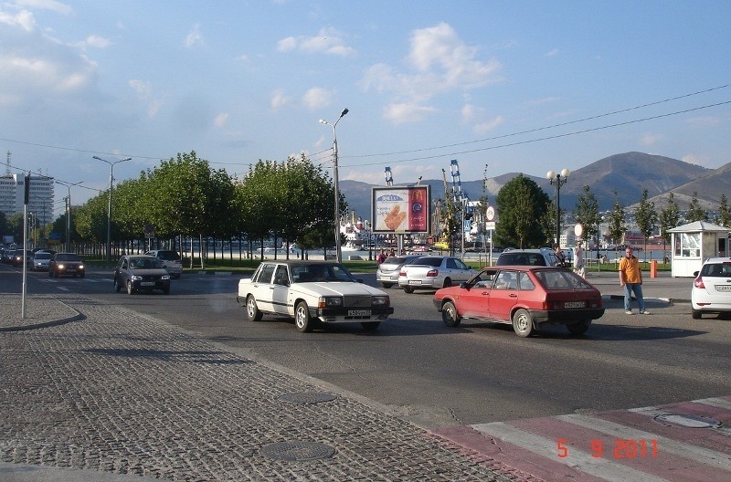 Фотография рекламного носителя, тип: Ситиборд 2.7x3.7, адрес: Новороссийской Республики ул. Х Мира ул., Новороссийск, Краснодарский край, Россия. Сторона А1-А3 №599568