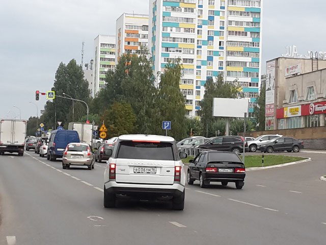 Фотография рекламного носителя, тип: Билборд 3x6, адрес: Московский пр-т. Х Дружбы Народов пр-т., Набережные Челны, Республика Татарстан, Россия. Сторона A2 №630831