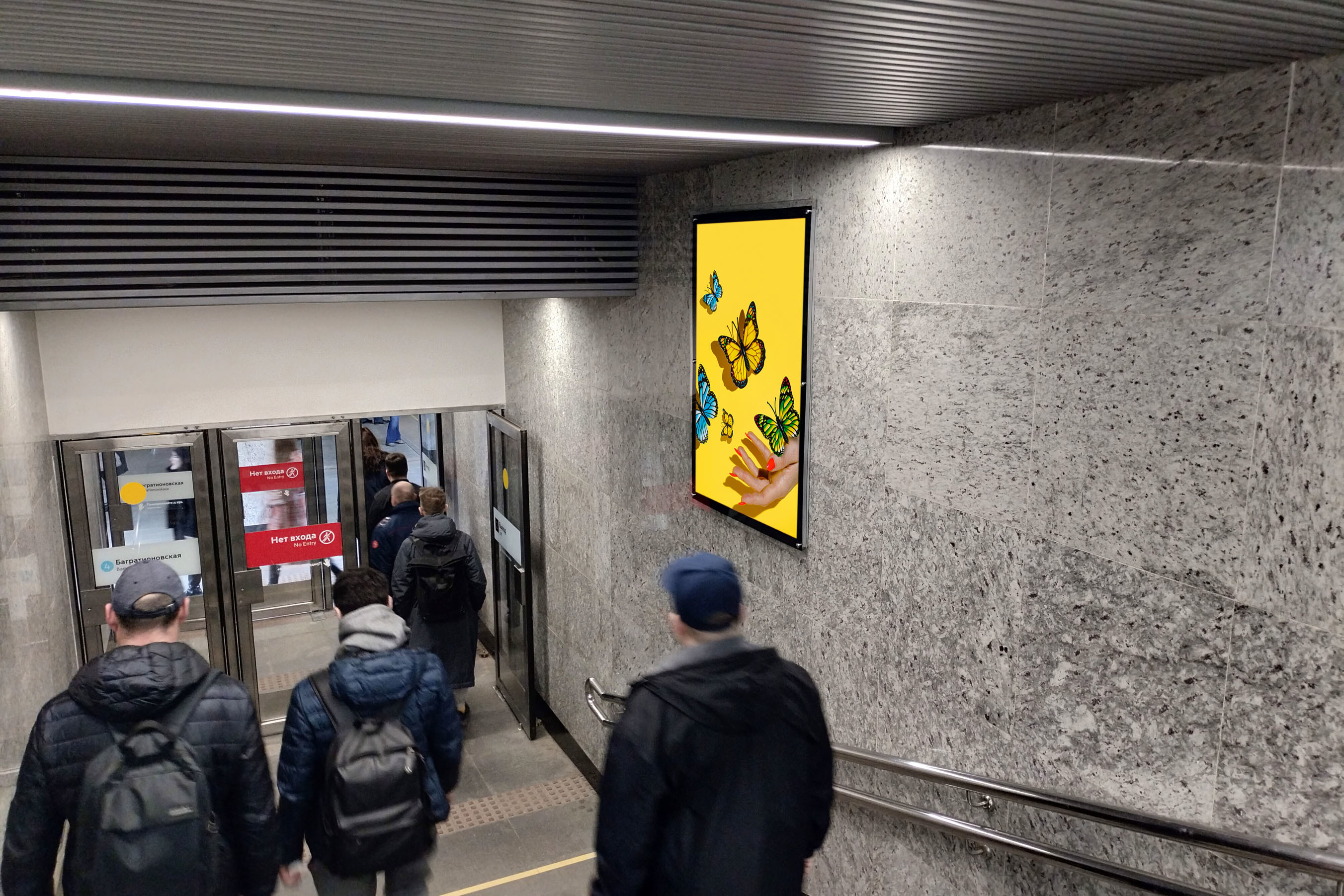 Фотография рекламного носителя, тип: Кристалайт, адрес: Станция метро «Багратионовская», линия Филёвская, Москва, Россия. Сторона/вариант A №1055286