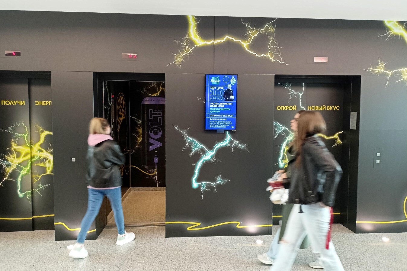 Фотография рекламного носителя, тип: Видеоэкран, адрес: Бизнес-центр «Крылатские холмы А(Water)», Крылатская ул., д.17, корп.1, Москва, Россия. Сторона/вариант A1-A10 №1011293