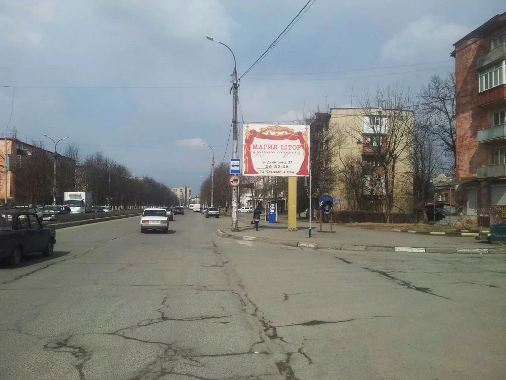 Фотография рекламного носителя, тип: Ситиборд 2.7x3.7, адрес: Коста пр-т. Х Зои Космодемьянской ул., Владикавказ, Республика Северная Осетия – Алания, Россия. Сторона A1-A3 №451716