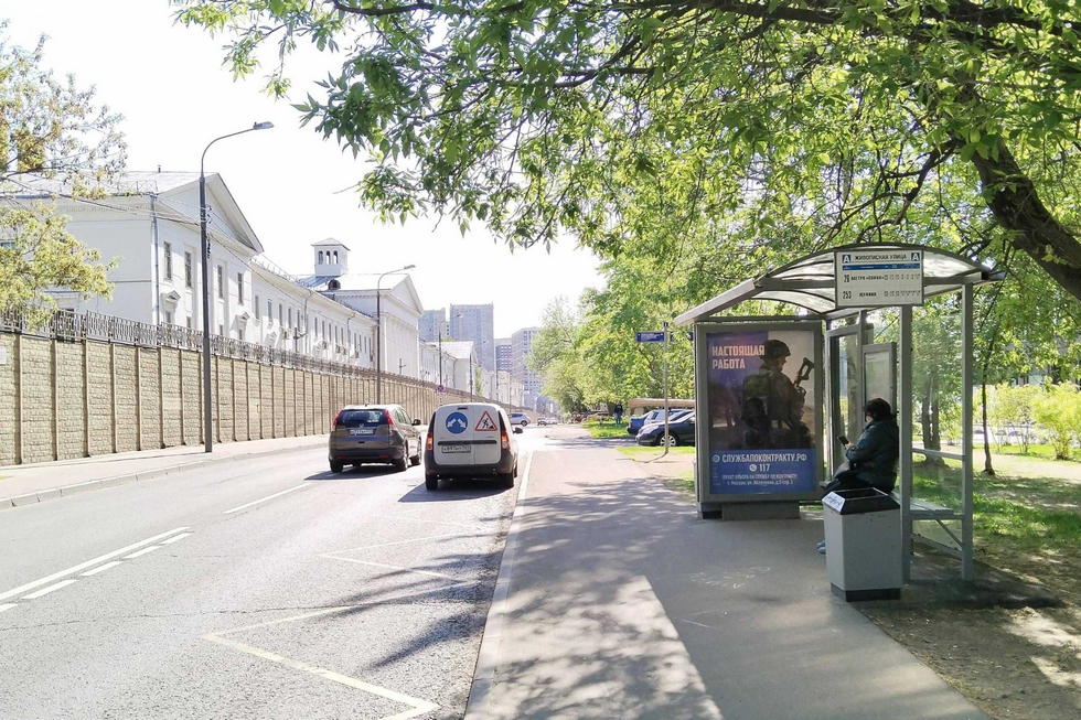 Фотография рекламного носителя, тип: Остановка 1.8x1.2, адрес: Берзарина ул., д.28, стр.5, Москва, Россия. Сторона А1 №923474