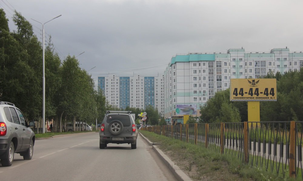 Фотография рекламного носителя, тип: Билборд 3x6, адрес: Нефтяников ул., д.74, Нижневартовск, Ханты-Мансийский автономный округ – Югра, Россия. Сторона А №676266