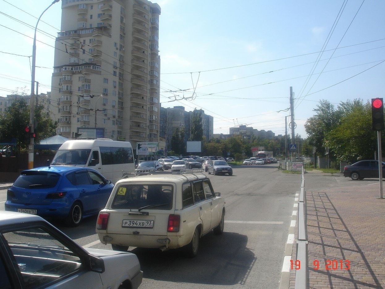 Фотография рекламного носителя, тип: Ситиборд 2.7x3.7, адрес: Дзержинского пр-т. Х Куникова ул., поз.3, Новороссийск, Краснодарский край, Россия. Сторона Б1-Б5 №1006290