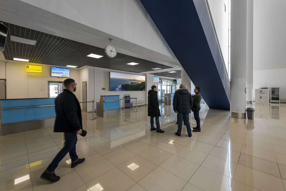 Фотография рекламного носителя, тип: Лайтбокс, адрес: Аэропорт «Международный аэропорт имени В.К. Арсеньева», Владимира Сайбеля ул., д.45, Владивосток, Приморский край, Россия. Сторона/вариант №1042373