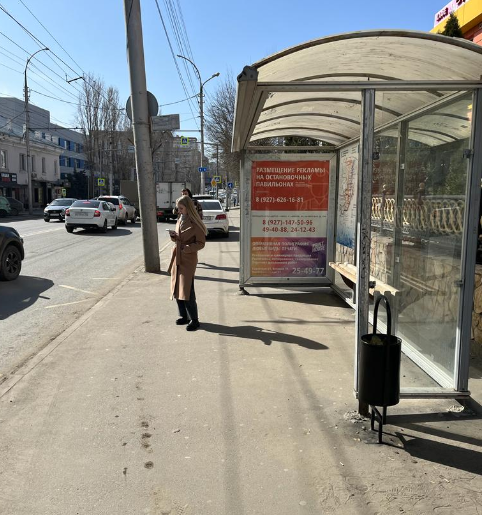 Фотография рекламного носителя, тип: Остановка 1.8x1.2, адрес: Чернышевского ул. Х Вольская ул., из центра, Саратов, Саратовская область, Россия. Сторона А №585969