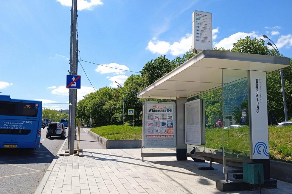 Фотография рекламного носителя, тип: Остановка 1.8x1.2, адрес: Маршала Жукова пр-т., д.2, корп.2, Москва, Россия. Сторона А №889052