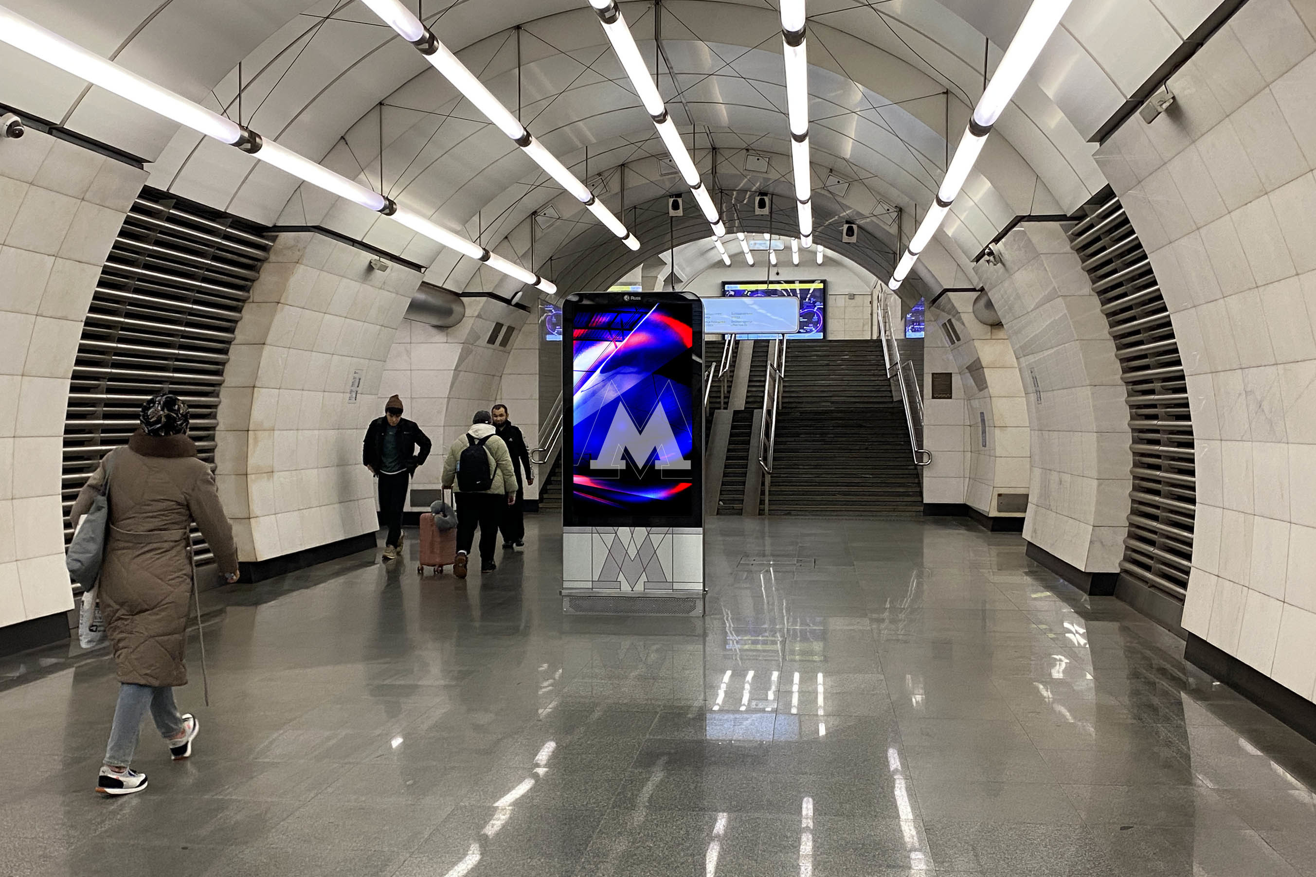 Фотография рекламного носителя, тип: Видеоэкран, адрес: Станция метро «Окружная», линия Люблинско-Дмитровская, Москва, Россия. Сторона/вариант А2 №1055561