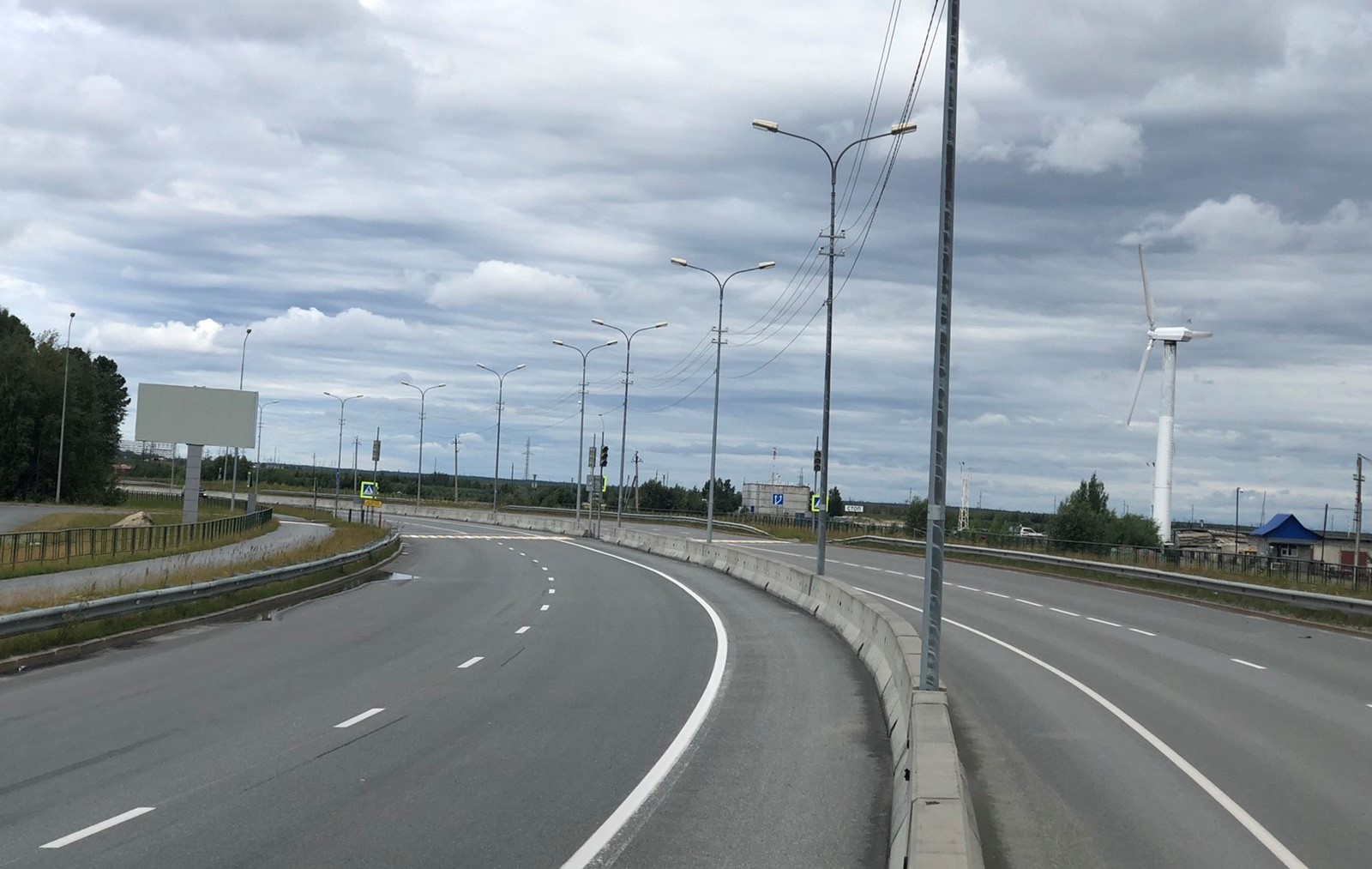 Фотография рекламного носителя, тип: Билборд 3x6, адрес: Сосновая ул., д.35, Сургут, Ханты-Мансийский автономный округ – Югра, Россия. Сторона Б №960223